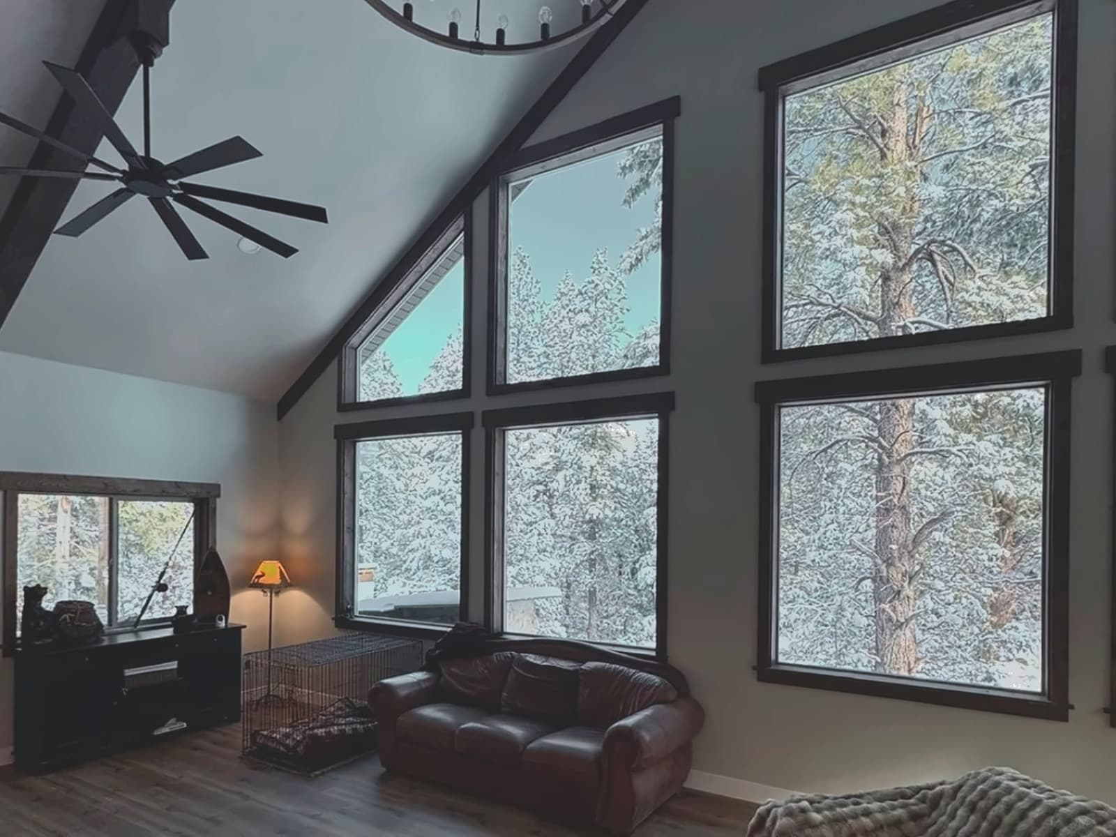 Smooth vaulted ceiling, square-set corners, new floor — the window wall finally reads as one plane.